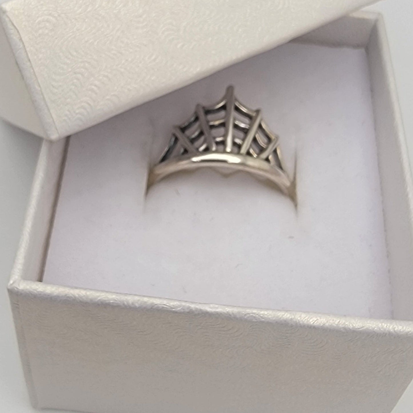 Sterling silver size 7 ring with open fan-shaped lattice design and oxidized detailing, 1.5 mm band in a white gift box