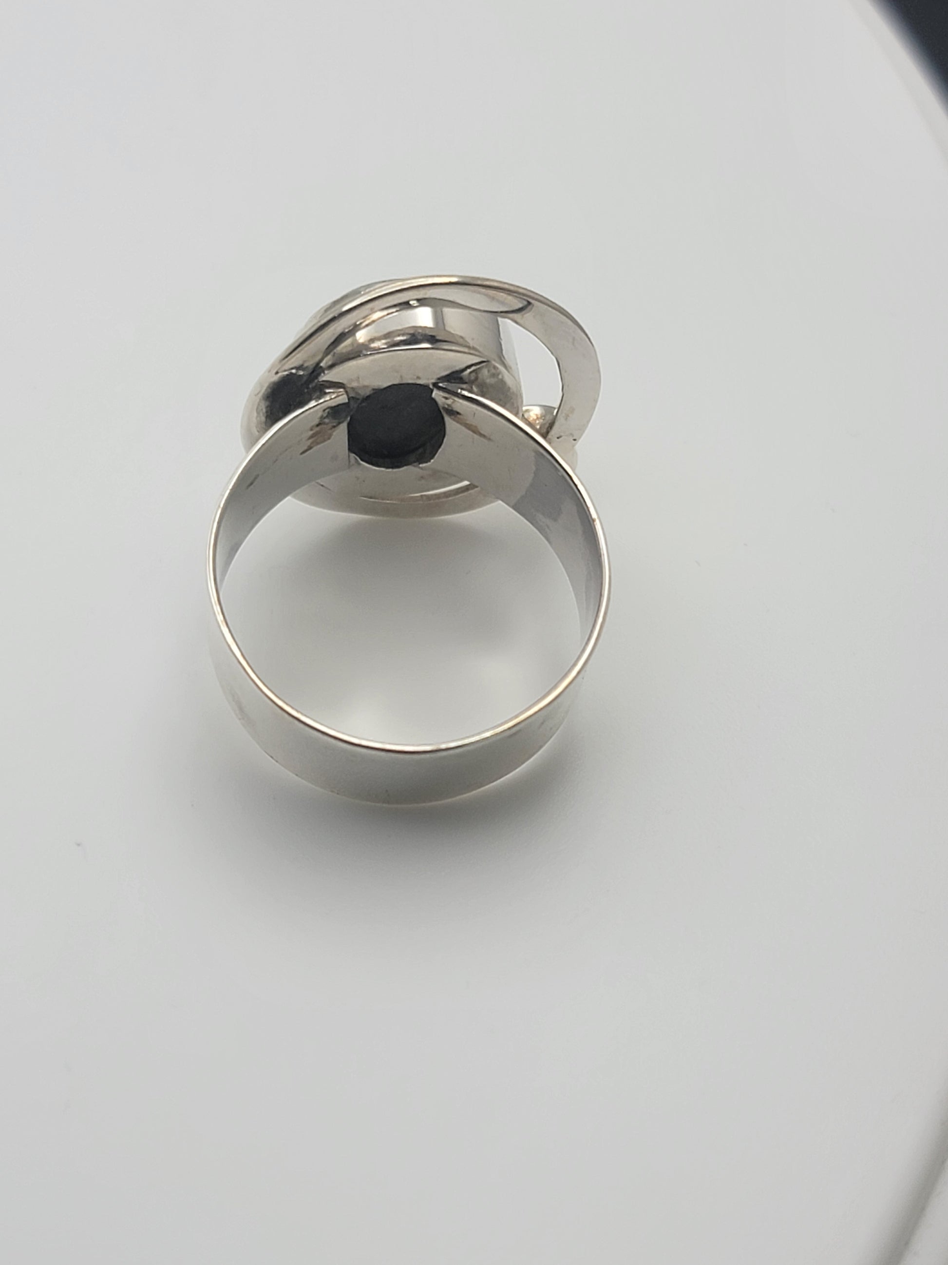 The underside view of the Labradorite Ring 925 Sterling Silver Statement Ring, demonstrating the intricate craftsmanship and the stunning labradorite stone. A stunning option for casual jewelry lovers, this ring serves as a perfect Gift for Her or Gift for Him, ideal as a statement ring in sterling silver.