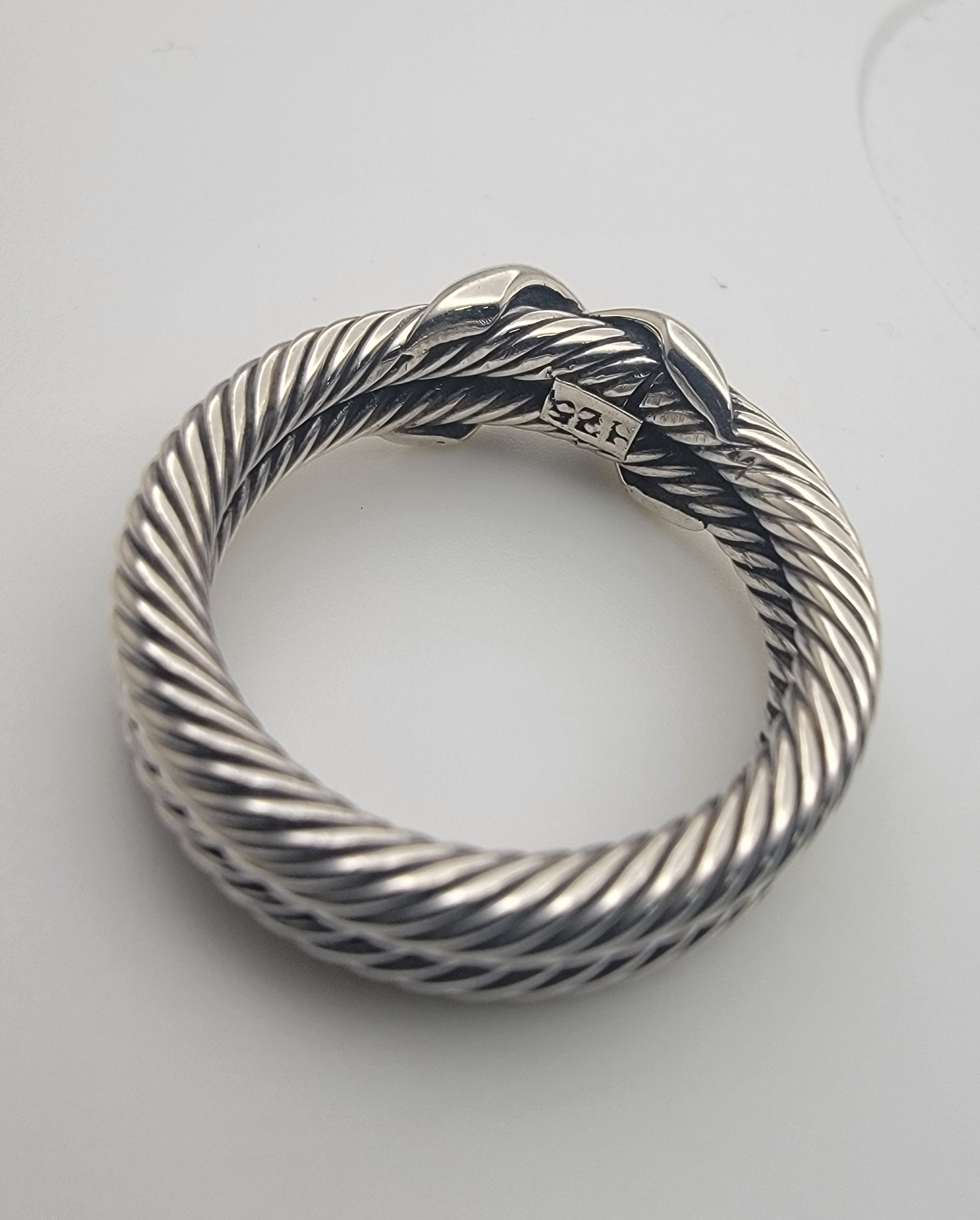 Side view of the 925 Sterling Silver Double Twist Rope Ring highlighting the sleek polished crossover detail.