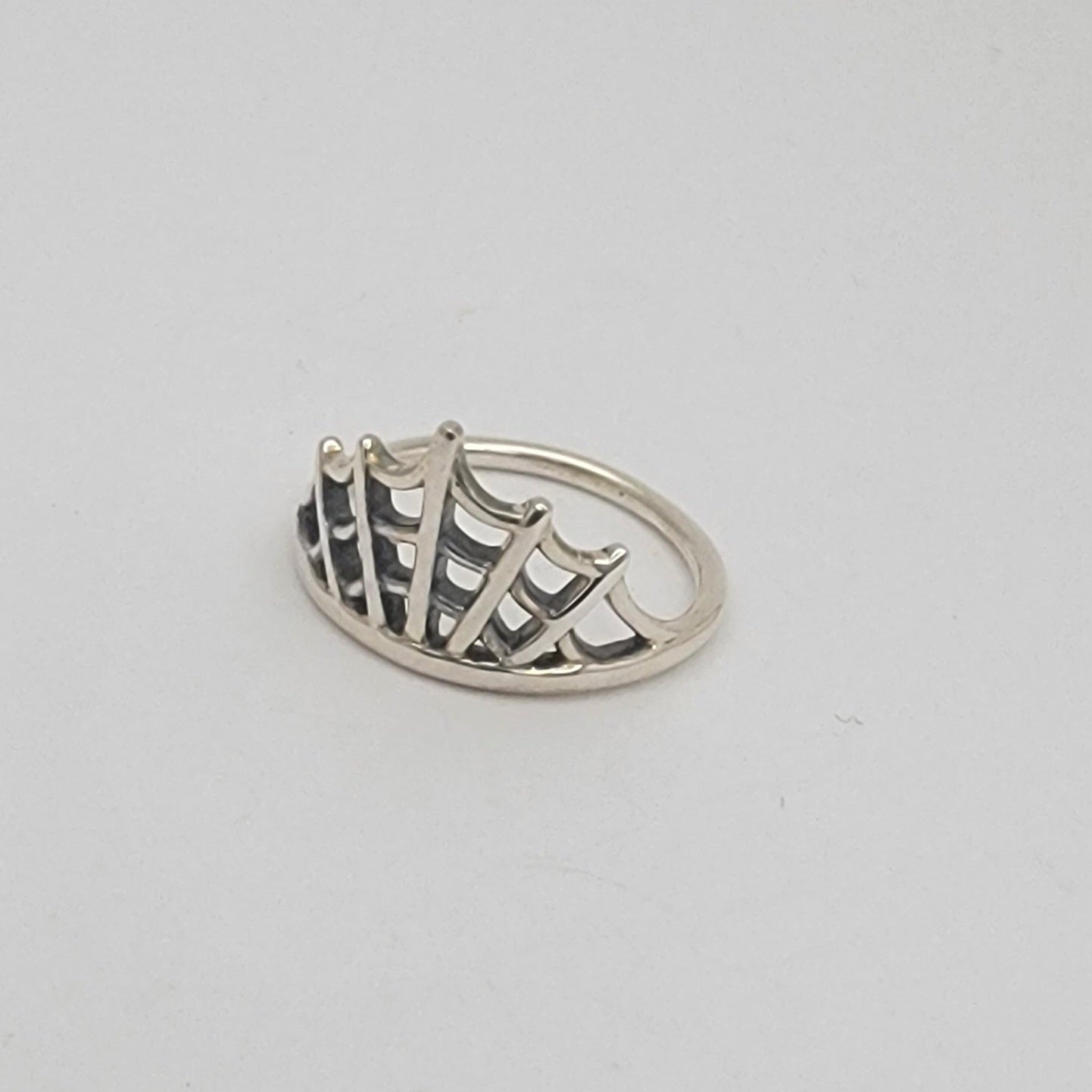 Sterling silver size 7 ring with open fan-shaped lattice design and oxidized detailing, 1.5 mm band.