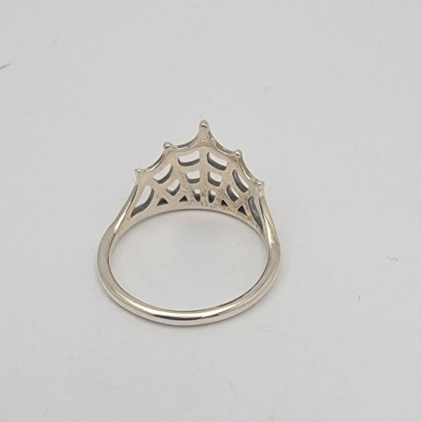 Sterling silver size 7 ring with open fan-shaped lattice design and oxidized detailing, 1.5 mm band